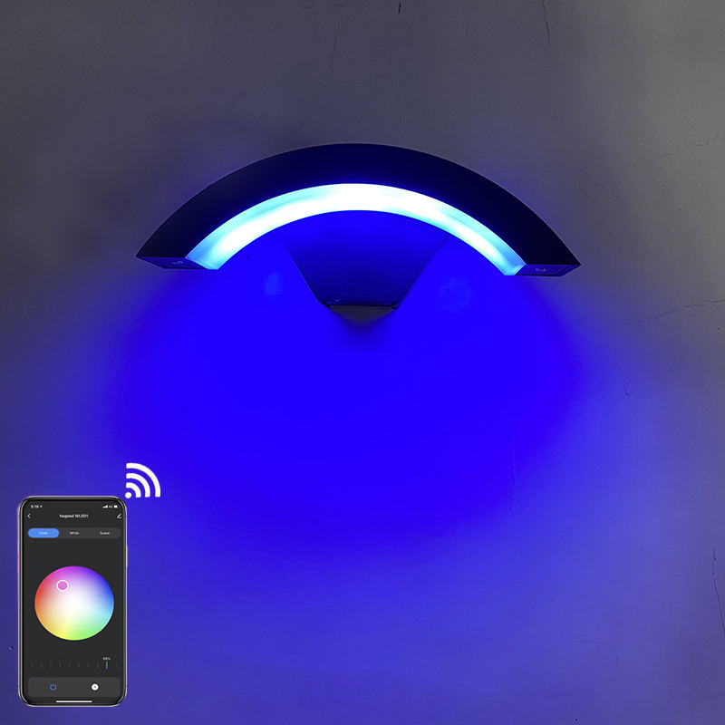 Lampada da parete intelligente con controllo APP impermeabile di vendita calda Lampada da parete a LED per cortile con balcone Lampada da parete impermeabile intelligente