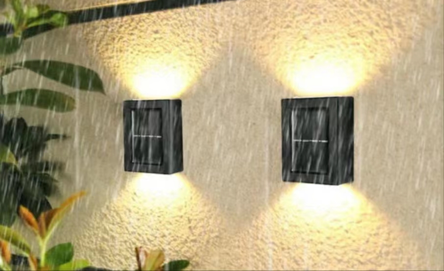 Lampada da parete solare da esterno impermeabile su e giù per illuminazione Lampada da parete decorativa da giardino per villa
