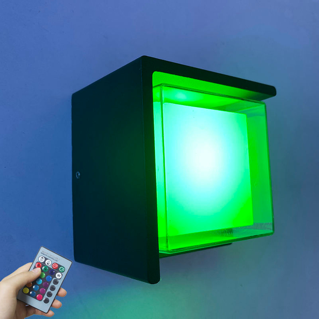 parete a led per esterni IP65 Tuya graffiti controllo APP intelligente oscuramento colorato lampada da parete per esterni impermeabile luce moderna per esterni