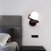 Lampada classica da comodino per camera da letto in cristallo Lampada da interno per interni Decorativa per interni in metallo nero oro Applique da parete moderna in vetro a led