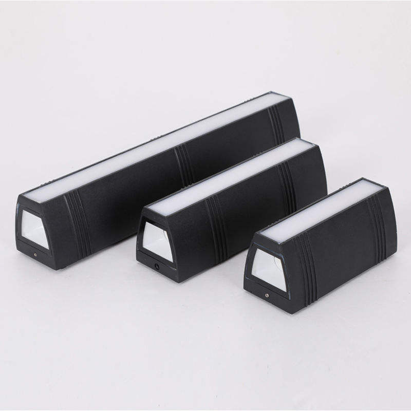 Moden Lampada da parete per esterni impermeabile PIR Sensore di movimento Applique da parete Portico da giardino Porta frontale in alluminio nero Striscia lunga