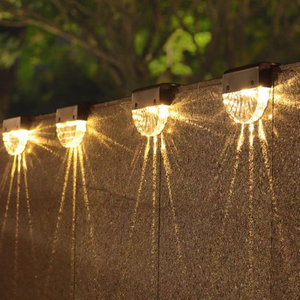 Lampada solare a LED bianca calda per scale Luci da giardino per esterni Impermeabile Energia solare Balcone Decorazione luminosa per recinzione per scale patio