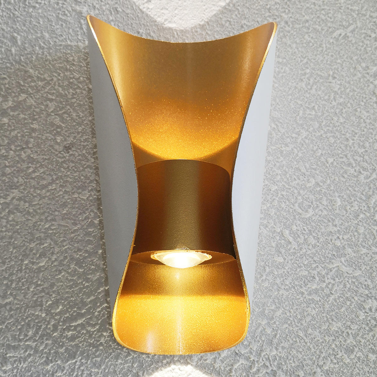 Lampada da parete per esterni impermeabile 6W 10W Sorgente LED su e giù Illuminazione Illuminazione da giardino per portico moderna e minimalista per interni