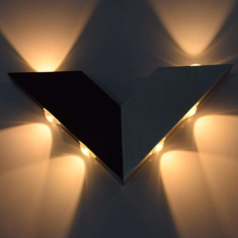 New Modern Triangle Lampada in alluminio Lampada da parete per interni 6 LED V Shape Sconce
