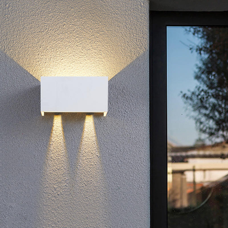Lampada da parete per esterni impermeabile Lampada da parete lunga a LED IP65 Luce in alluminio Giardino Villa Portico Sconce Light 110V 220V Sconce Apparecchio