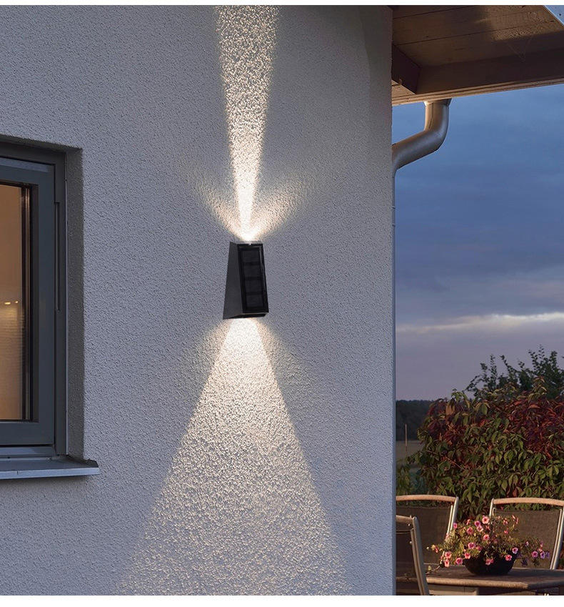 Up And Down LED Solar Light Powered Charge Illuminazione esterna impermeabile Lampade da parete Giardino