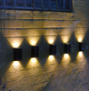 Lampada da parete solare decorazione esterna giardino cortile casa impermeabile su e giù lampada da parete luminosa lampada da parete per esterni