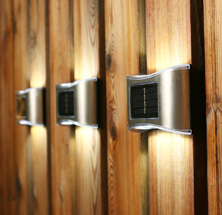 Luce notturna solare Lampada da parete per esterni da giardino Luce impermeabile 2LED Illuminazione su e giù Illuminazione decorativa per esterni Giardino Terrazza Balcone