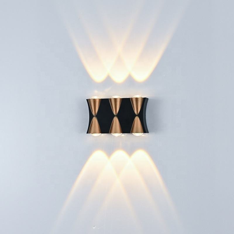 Lampada da parete a LED impermeabile da 6W Lampada da parete per esterni in alluminio per interni Accessori per la decorazione della luce del portico del giardino a LED montati su superficie