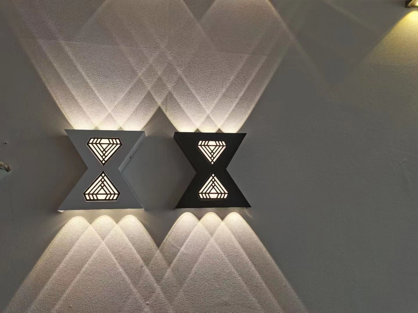 Lampada da parete impermeabile su e giù per camera da letto, comodino, sfondo, lampada da parete girevole, illuminazione da parete per interni