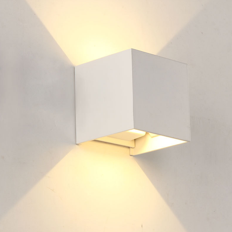 Lampada da parete da giardino impermeabile da 12W LED Wandlamp Brace da giardino ad angolo regolabile per decorare l'illuminazione esterna