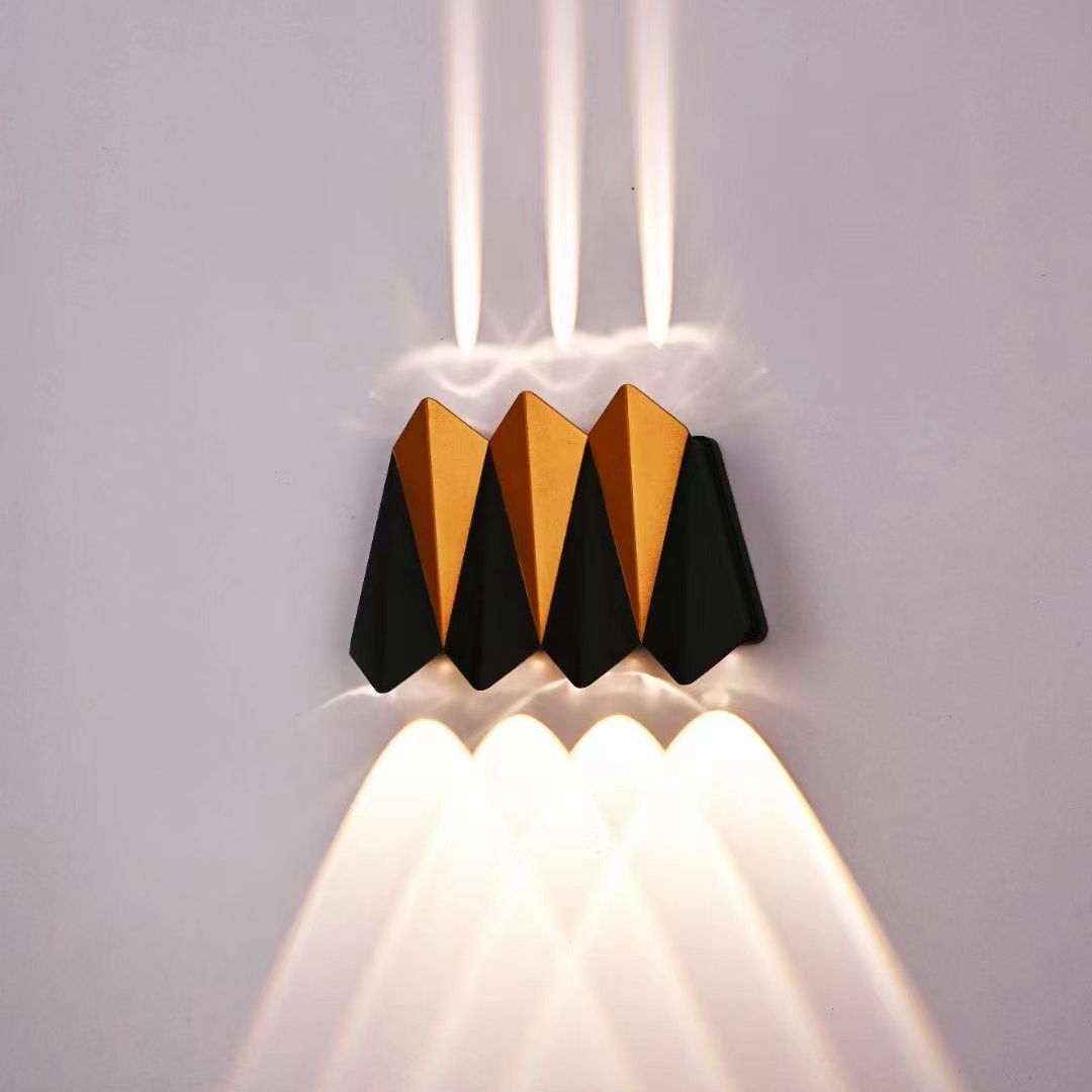 Lampada da parete a led impermeabile IP65 da esterno nera Lampada da parete da giardino moderna economica in alluminio ad alto lume Vendita calda Nessuna batteria montata a parete