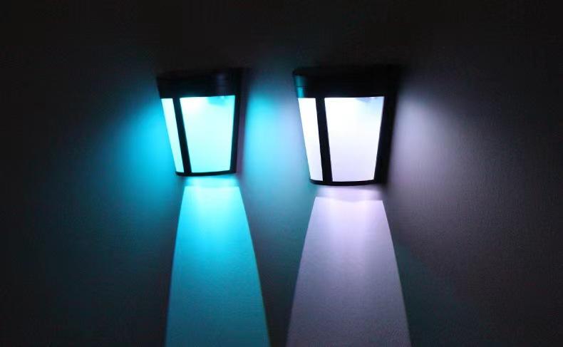 La lampada da parete attivata impermeabile all'aperto della fabbrica ha condotto le luci del giardino del sensore di movimento della luce solare della parete per l'illuminazione esterna del cortile