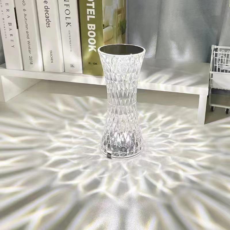 La lampada da tavolo in cristallo acrilico RGB offre un'atmosfera creativa, una piccola lampada da notte decorativa, una lampada da tavolo ricaricabile
