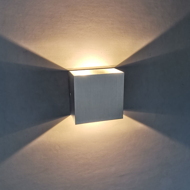 Cube CoB 6W LED Applique da parete Su e giù Applique da parete AC85-265V Camera da letto Comodino Cubo Applique da parete per interni Decorazione in alluminio Articoli per l'illuminazione