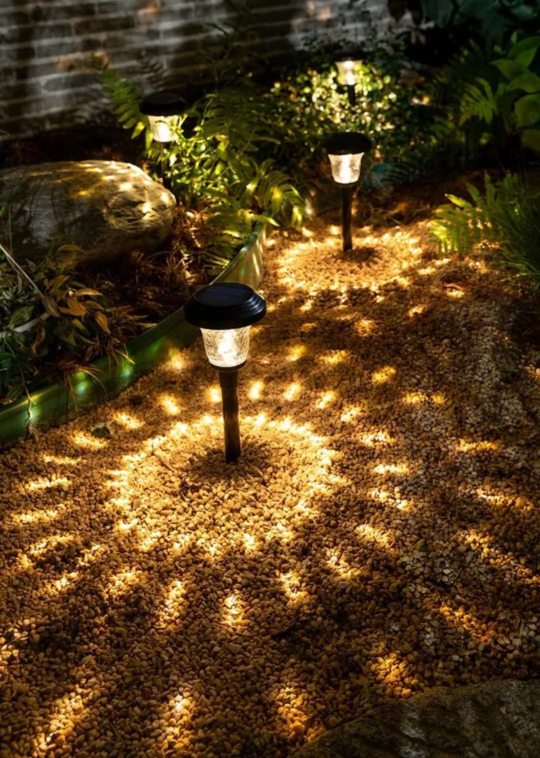 Batteria 600MA/1000MA Lampada da giardino solare Lampada decorativa solare Lampada solare da giardino Lampada solare in vetro Lampada da giardino paesaggistica Lampada da percorso inserita Polisilicio monocristallino