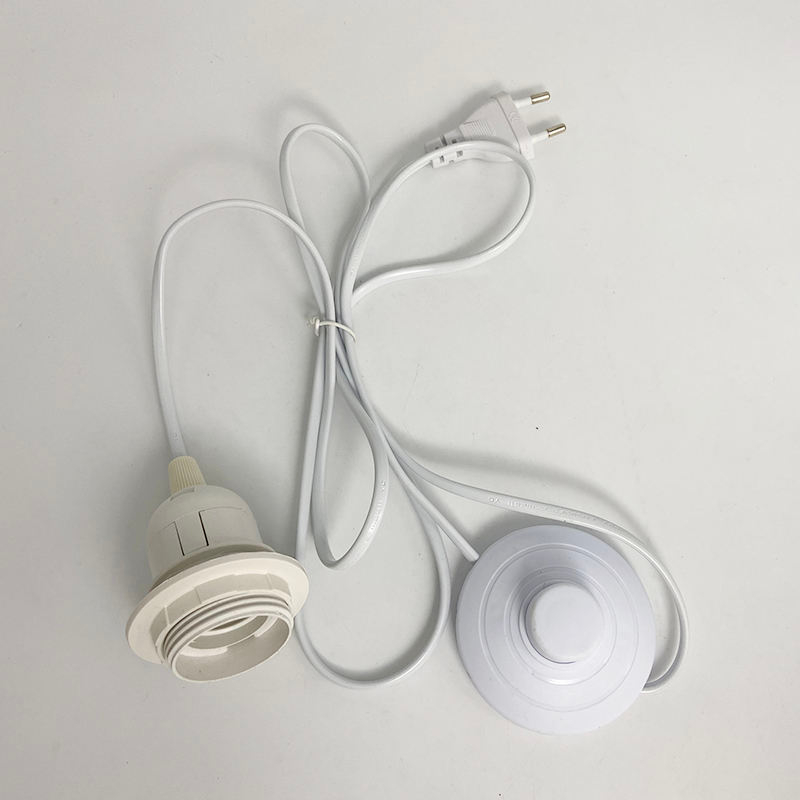 Basi per lampada E27 1.8M 0.5 m2 Cavo di alimentazione Adattatore per porta spina UE Convertitore ON / OFF per lampada a bulbo CE 317 Sale himalayano a mezzo dente