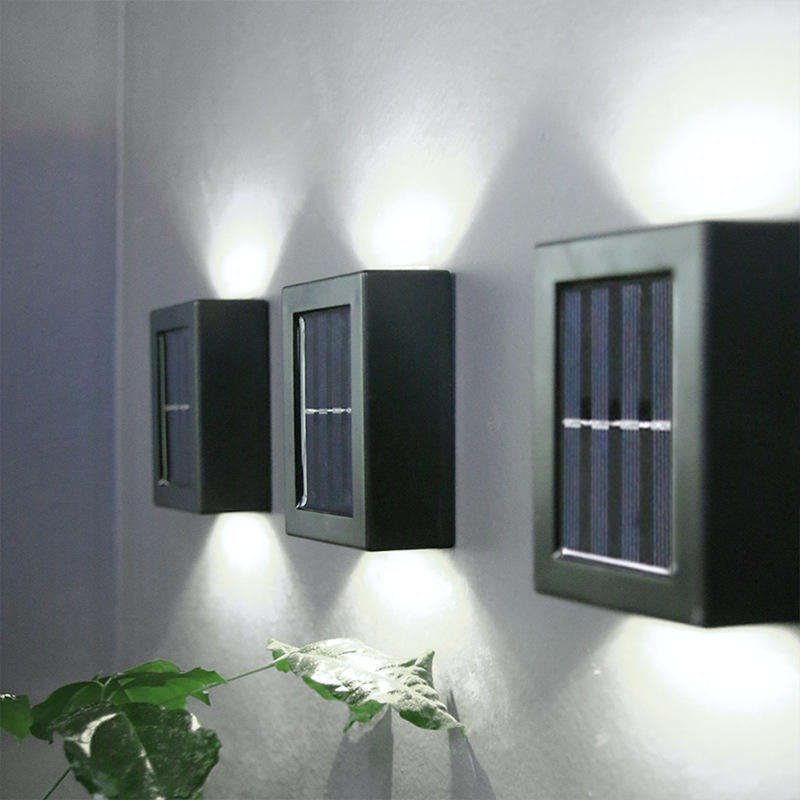 Lampada a sospensione decorativa da giardino intelligente per esterni di vendita calda Lampada da parete solare a LED luminosa su e giù impermeabile