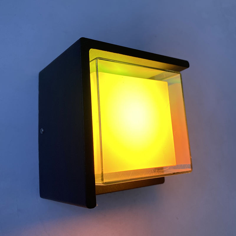 5W LED moderno a luce fredda RGB con controller su e giù per l'illuminazione Cube Sconce Lamp Fixture Mount Indoor Outdoor Lighting