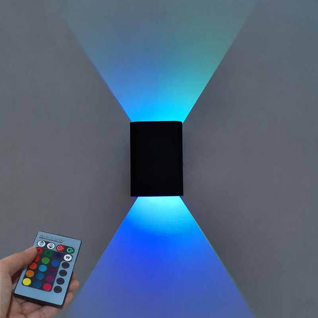 Lampada da parete a effetto luce da parete a LED RGB 3W con telecomando Lampada a bacchetta colorata per interni
