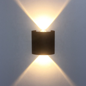 Lampade da parete a LED a pannocchia impermeabile da giardino con cilindro a cubo da esterno regolabile su e giù per l'esterno 220V Illuminazione su e giù