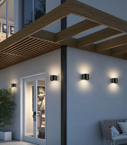 Lampada da parete impermeabile semicircolare moderna decorativa a LED e illuminazione per esterni Illuminazione da parete su e giù