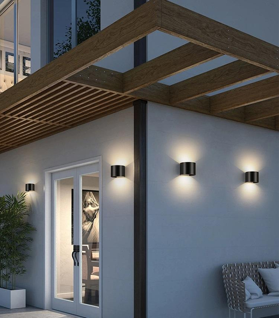 Lampada da parete impermeabile semicircolare moderna decorativa a LED e illuminazione per esterni Illuminazione da parete su e giù