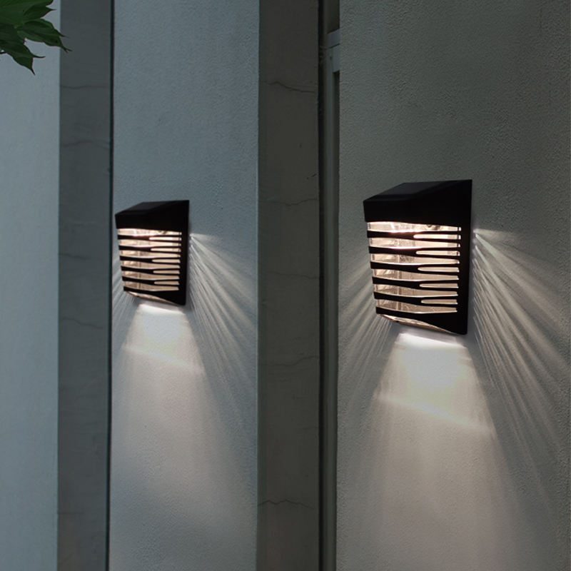 Mini Patio Solar Lighting Scale Deck Step Lights IP65 Impermeabile Outdoor Garden Incasso Lampada da recinzione solare a Led montata su superficie