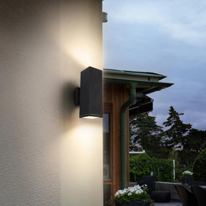 Lampada da parete personalizzata per applique moderna IP65 Lampada da esterno in alluminio impermeabile a LED su e giù per la parete Made in China