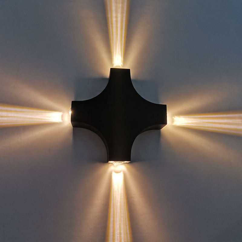 Nuova lampada da parete per esterni a LED 12W Cross Star 4 lati che illumina IP65 impermeabile per la decorazione del balcone del giardino