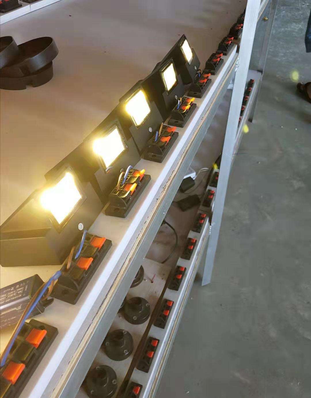 Illuminazione per esterni Lampada da parete impermeabile Moderna in alluminio su e giù per parete a led per esterni Luce per portico da giardino