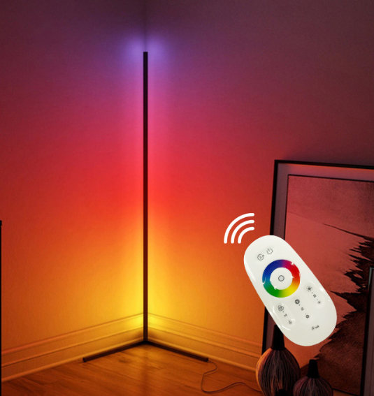 Lampada d'angolo del soggiorno rosso netto colorato lampada da terra a LED RGB con oscuramento della luce di riempimento a triangolo dal vivo