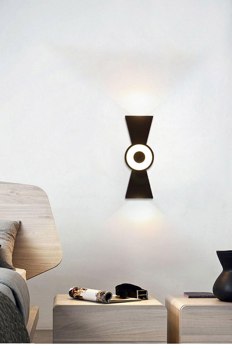 Luce a led di vendita calda Lampada da parete impermeabile Horn e moderna luce notturna per esterni in lampada da parete su e giù di alta qualità