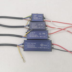 Driver 1-3W / 4-7W / 8-12w / 13-18w / 18-24w Driver in materiale metallico impermeabile IP65 Certificazione CE ROHS