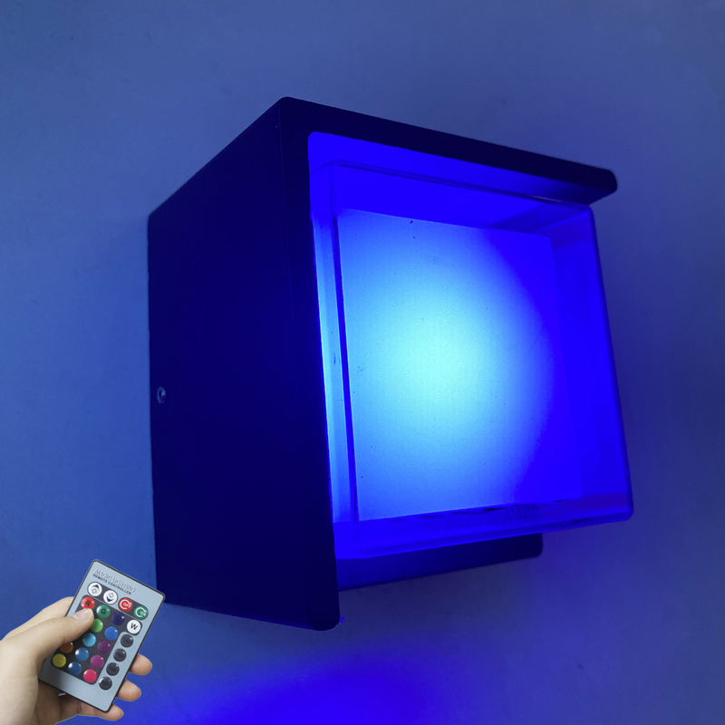 parete a led per esterni IP65 Tuya graffiti controllo APP intelligente oscuramento colorato lampada da parete per esterni impermeabile luce moderna per esterni