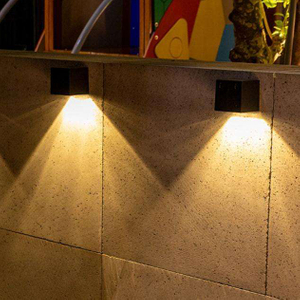 Nuova applique da parete solare per esterni lampada da parete per giardino lampada da notte quadrata per uso domestico lampada a risparmio energetico per esterni impermeabile 