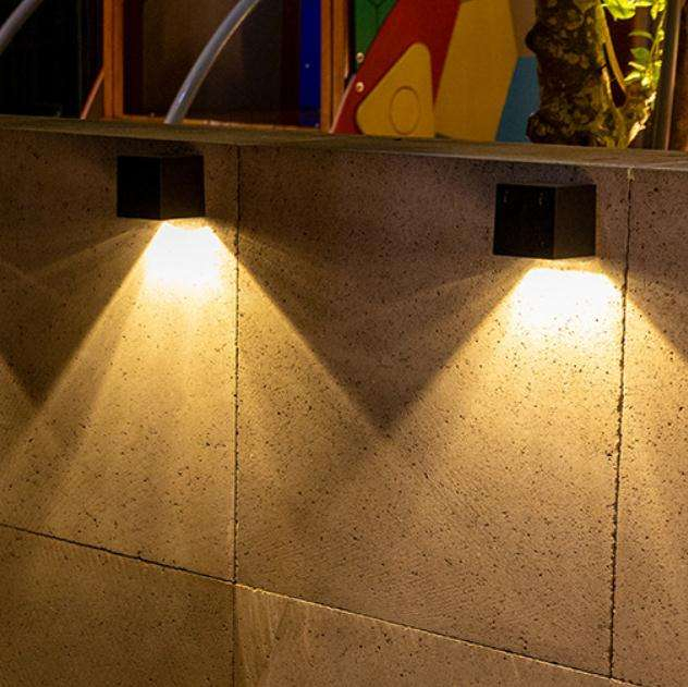 Nuova applique da parete solare per esterni lampada da parete per giardino lampada da notte quadrata per uso domestico lampada a risparmio energetico per esterni impermeabile 