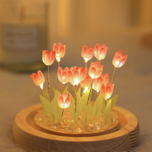 Fatti a mano Tulip Night Light Film termorestringente Materiale fai da te Fiore artificiale Tulip Night Light Decorazioni per la casa Regalo per Gitlfriend