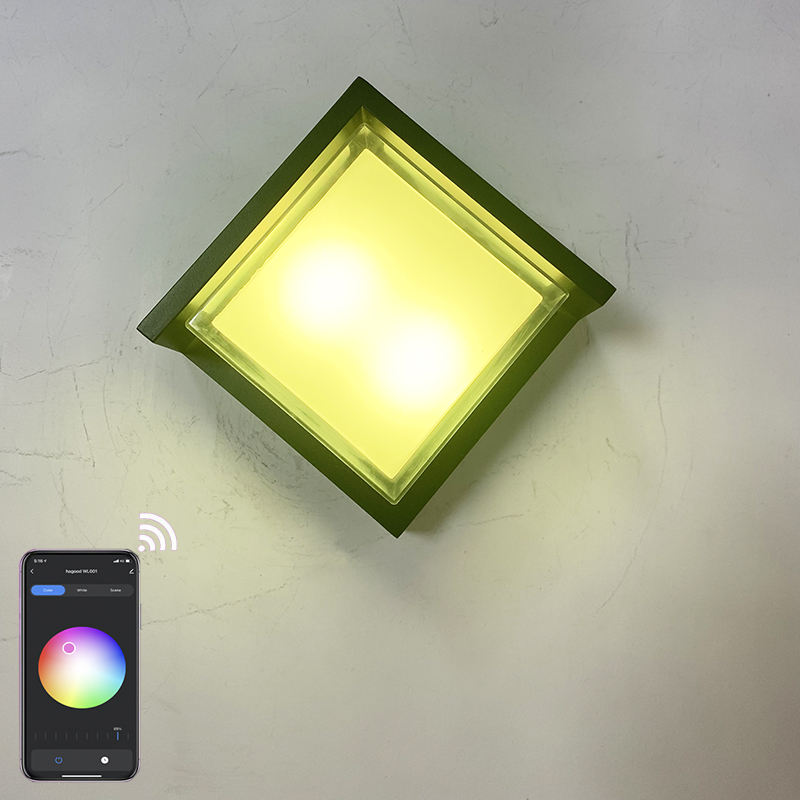 Lampada controllata da APP Tuya APP Applique da esterno di alta qualità Wifi Lampada da parete quadrata impermeabile che cambia colore grazie alla lampada app intelligente