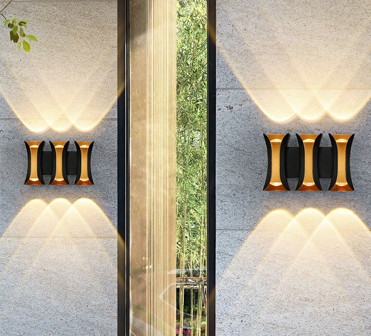 Nuova lampada da parete a LED nera impermeabile a striscia lunga per RGB Outdoor Balcone Portico in alluminio Applique da giardino Villa Applique da parete