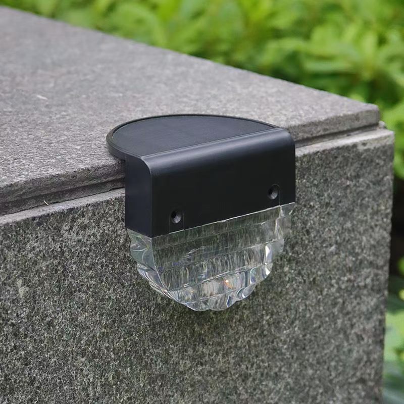 Lampada solare a LED bianca calda per scale Luci da giardino per esterni Impermeabile Energia solare Balcone Decorazione luminosa per recinzione per scale patio
