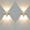 Lampada da parete semicircolare 3W Lampada da parete su e giù per hotel Illuminazione da parete minimalista Lampada da parete in alluminio di nuovo stile Nordic Personalità Soggiorno semplice Sfondo Lampada da parete rotonda 