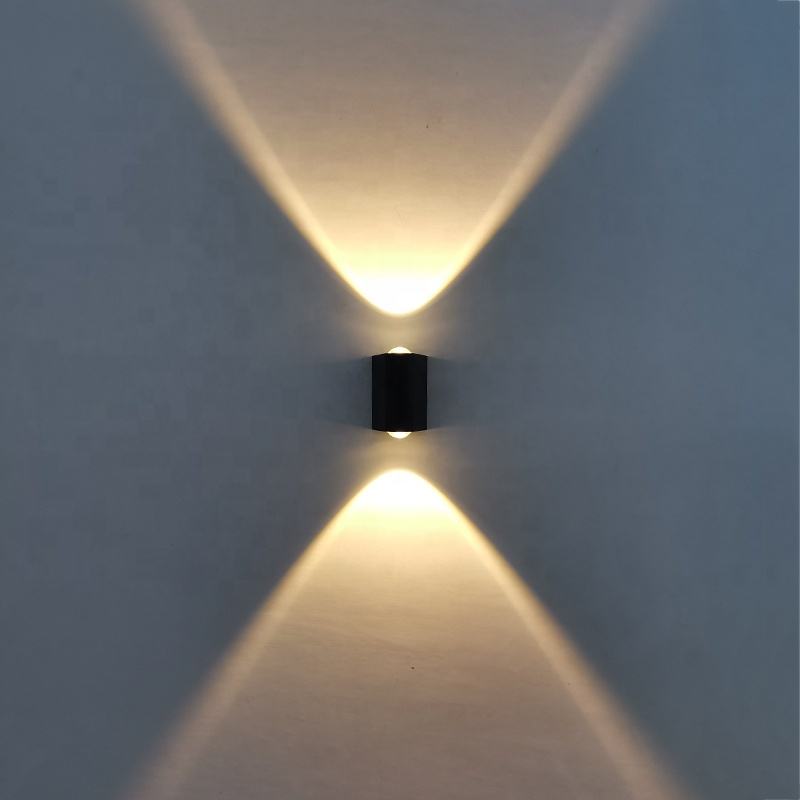 Lampada da parete moderna impermeabile esterna 2W LED IP65 alluminio su e giù applique da parete da giardino portico applique decorazione luce 110V 220V