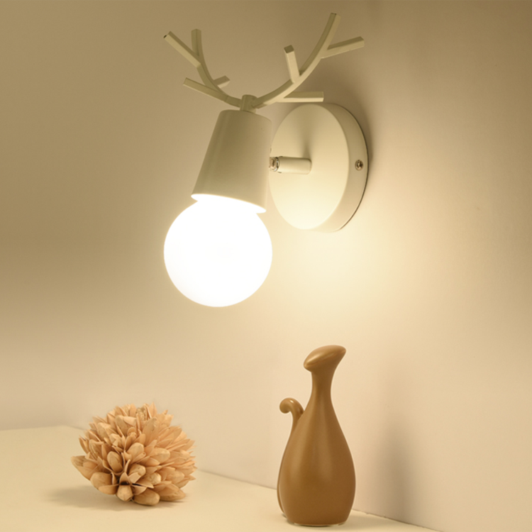 Applique da parete a LED orientabili nordiche cartone animato colorato corna di cervo camera da letto applique da lettura a parete illuminazione per camera dei bambini E27